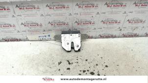 O91577 Gebruikte slotmechaniek achterklep Opel Corsa