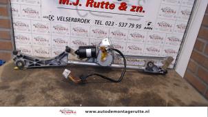 Gebruikte Ruitenwismotor + Mechaniek Mercedes C Sportcoupé (C203) 1.8 C-180K 16V Prijs op aanvraag aangeboden door Autodemontage M.J. Rutte B.V.