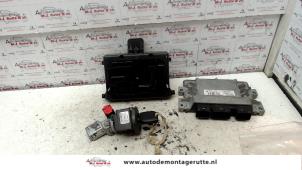 O113875 Gebruikte contactslot + computer Renault Clio
