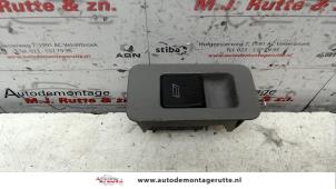 O108235 Gebruikte ruit schakelaar elektrisch Seat Arosa