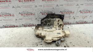 O83347 Gebruikte slotmechaniek portier 4deurs links-achter Volkswagen Passat