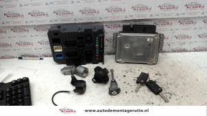 O113852 Gebruikte contactslot + computer Peugeot 207