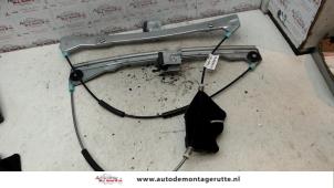 O77786 Gebruikte ruitmechaniek 2deurs links-voor Renault Clio
