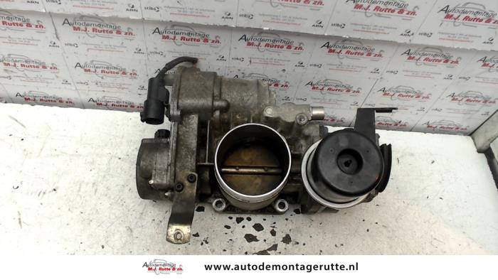 Gebruikte Gasklephuis Jaguar XJ8 (X308) 3.2 V8 32V Executive Prijs op aanvraag aangeboden door Autodemontage M.J. Rutte B.V.