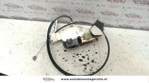 O82506 Gebruikte portierslot mechaniek 2deurs links Peugeot 1007