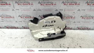 O83686 Gebruikte portierslot mechaniek 4deurs rechts-voor Skoda Superb