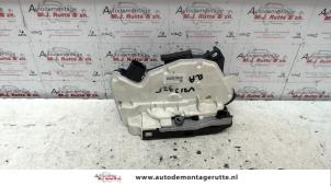 O83982 Gebruikte portierslot mechaniek 4deurs rechts-achter Skoda Superb