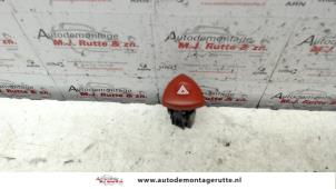 O104518 Gebruikte alarmlicht schakelaar Renault Espace