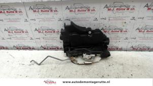 O83776 Gebruikte slotmechaniek portier 4deurs rechts-voor Mitsubishi Outlander