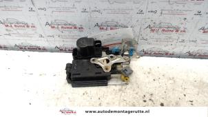 O83637 Gebruikte deurslot mechaniek 4deurs rechts-voor Chevrolet Aveo