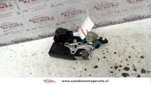 O83953 Gebruikte slotmechaniek portier 4deurs rechts-achter Chevrolet Aveo