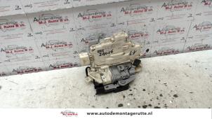 O83237 Gebruikte slotmechaniek portier 4deurs links-voor Seat Leon
