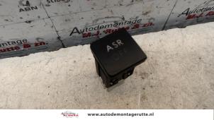Gebruikte ASR schakelaar Volkswagen Jetta III (1K2) 2.0 16V FSI Prijs op aanvraag aangeboden door Autodemontage M.J. Rutte B.V.