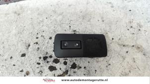 O107246 Gebruikte schakelaar elektrisch raam Opel Signum