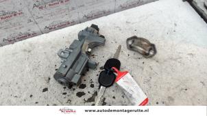 O114155 Gebruikte kontaktslot+sleutel Mazda 323