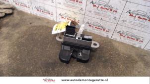 O91657 Gebruikte slotmechaniek achterklep Volkswagen Passat