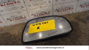 Gebruikte Spiegelglas rechts Hyundai Matrix 1.5 CRDi 16V Prijs op aanvraag aangeboden door Autodemontage M.J. Rutte B.V.