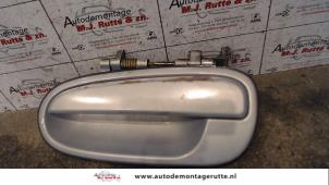 O89386 Gebruikte portiergreep 4deurs links-achter Hyundai Matrix