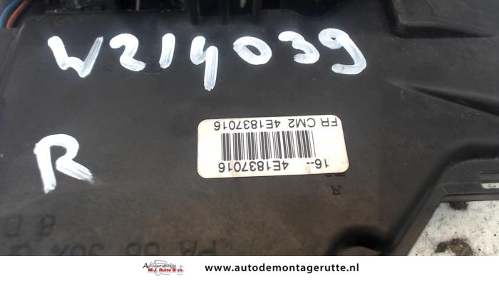 Deurslot Mechaniek 2Deurs rechts van een Audi A3 (8P1) 2.0 16V FSI 2003