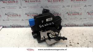 O82315 Gebruikte portierslot mechaniek 2deurs links Audi A3
