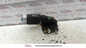 O83168 Gebruikte slotmechaniek portier 4deurs links-voor Mitsubishi Space Star