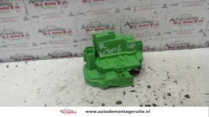 O82668 Gebruikte slotmechaniek portier 2deurs rechts Alfa Romeo Mito