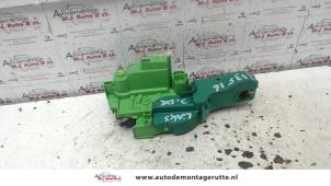 O82424 Gebruikte portierslot mechaniek 2deurs links Alfa Romeo Mito