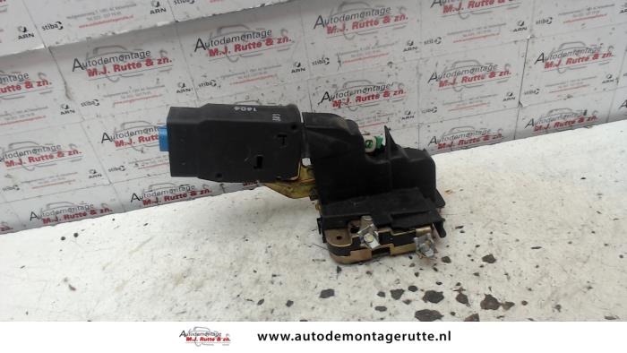 Gebruikte Deurslot Mechaniek 4Deurs links-voor Mitsubishi Space Star O83169