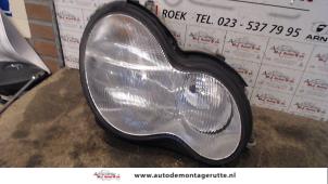 O73318 Gebruikte koplamp rechts Mercedes C-Klasse