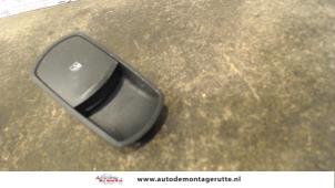 Gebruikte Ruit schakelaar elektrisch Opel Corsa D 1.2 16V Prijs op aanvraag aangeboden door Autodemontage M.J. Rutte B.V.