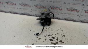 O91744 Gebruikte slotmechaniek achterklep Nissan Almera Tino