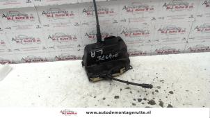 O83441 Gebruikte slotmechaniek portier 4deurs links-achter Renault Espace
