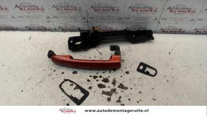 O80483 Gebruikte portiergreep 4deurs links-voor Suzuki Swift