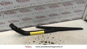 O97748 Gebruikte ruitenwisserarm achter Daihatsu Sirion