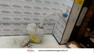 O115040 Gebruikte ruitensproeiertank voor Suzuki Swift
