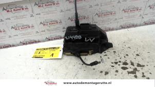 O83135 Gebruikte deurslot mechaniek 4deurs links-voor Renault Scenic
