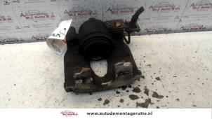 O112082 Gebruikte remklauw (tang) rechts-voor Renault Espace