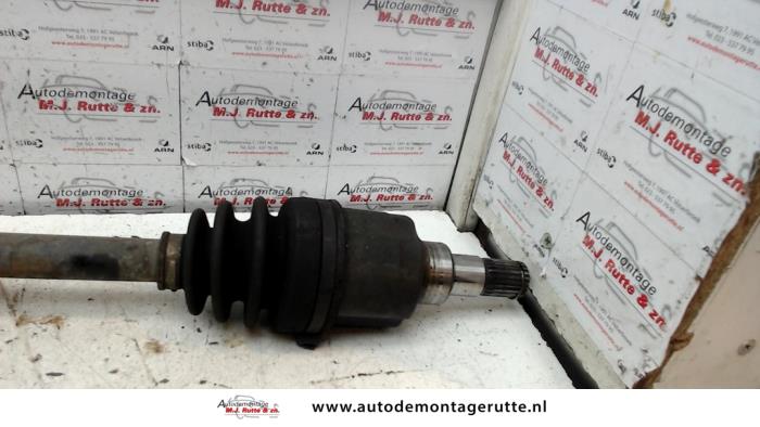 Aandrijfas links-voor van een Suzuki Swift (ZA/ZC/ZD1/2/3/9) 1.3 VVT 16V 2006