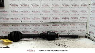 O111261 Gebruikte aandrijfas links-voor Peugeot Partner