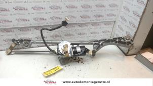 Gebruikte Ruitenwismotor + Mechaniek Mercedes C Combi (S203) 2.2 C-200 CDI 16V Prijs op aanvraag aangeboden door Autodemontage M.J. Rutte B.V.