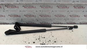 O91345 Gebruikte gasdemperset achterklep Suzuki Swift