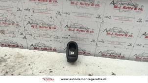 O107756 Gebruikte ruit schakelaar elektrisch Citroen C3