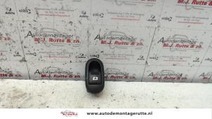 O107757 Gebruikte ruit schakelaar elektrisch Citroen C3