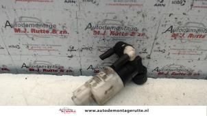 O115541 Gebruikte ruitensproeierpomp voor Renault Trafic