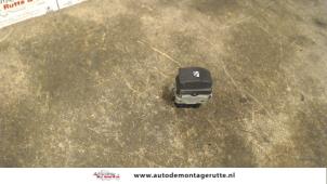 O108014 Gebruikte schakelaar elektrisch raam Renault Espace