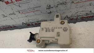 O90643 Gebruikte portiervergrendelings motor Volkswagen Touareg