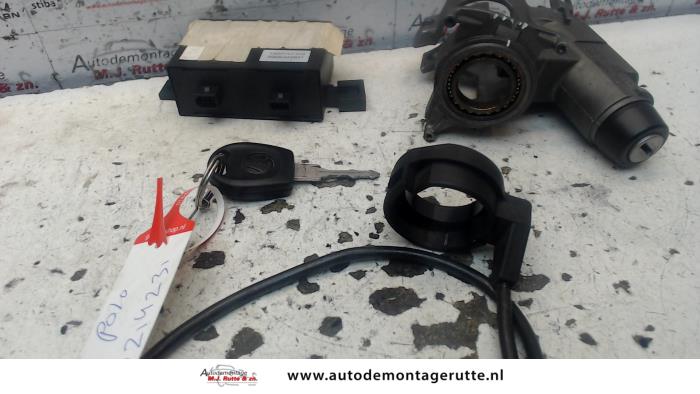 Contactslot + computer van een Daihatsu Cuore (L251/271/276)  2001