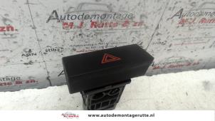 O104279 Gebruikte schakelaar paniekverlichting Hyundai Coupe