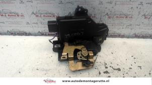 O82804 Gebruikte deurslot mechaniek 4deurs links-voor Audi A6