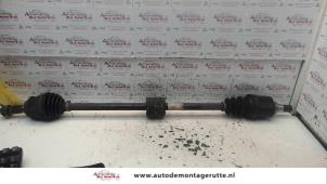O111905 Gebruikte steekas rechts-voor Suzuki Wagon R+